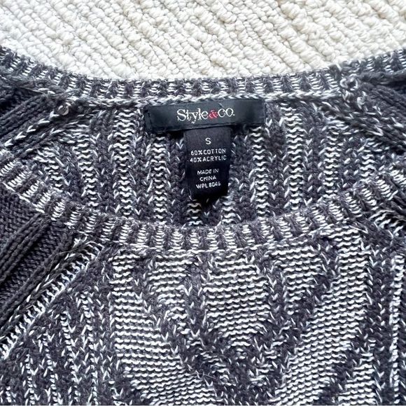 Style and Co. Gray and White Sweater EUC Size Small - Picture 2 of 3